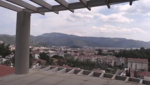 Kenan Evrenin Beyazevinin yerine yapılan bina, konuk evi ve demokrasi müzesi olacak