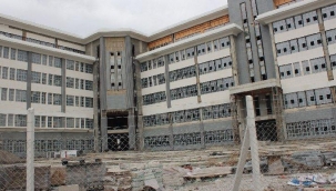 AKP'li belediyenin kendi hizmet binası bile yarıda kalmış