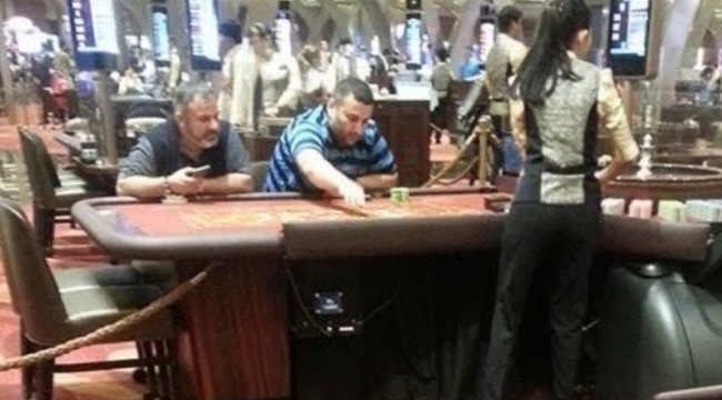 Sedat Pekerle ilgisi ne? Erkam Yıldırımın poker masasında yanındaki kişinin kim olduğu ortaya çıktı!