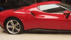 Beşiktaşta Otomobil galerisi kurşunlandı; 25 milyonluk Ferrari hasar aldı
