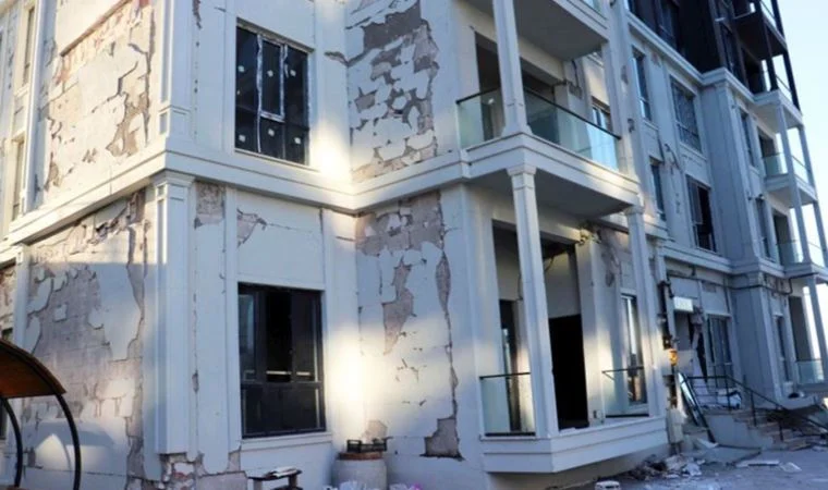 Depreme dayanıklı diye sattılar ağır hasarlı çıktı: Beton AKP'li başkandan