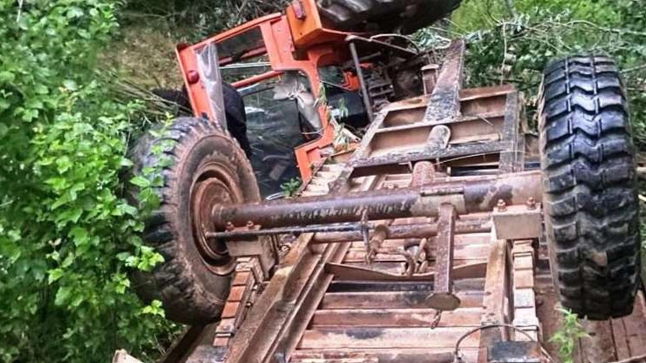 Eski belediye başkanı, traktörün altında kalarak hayatını kaybetti