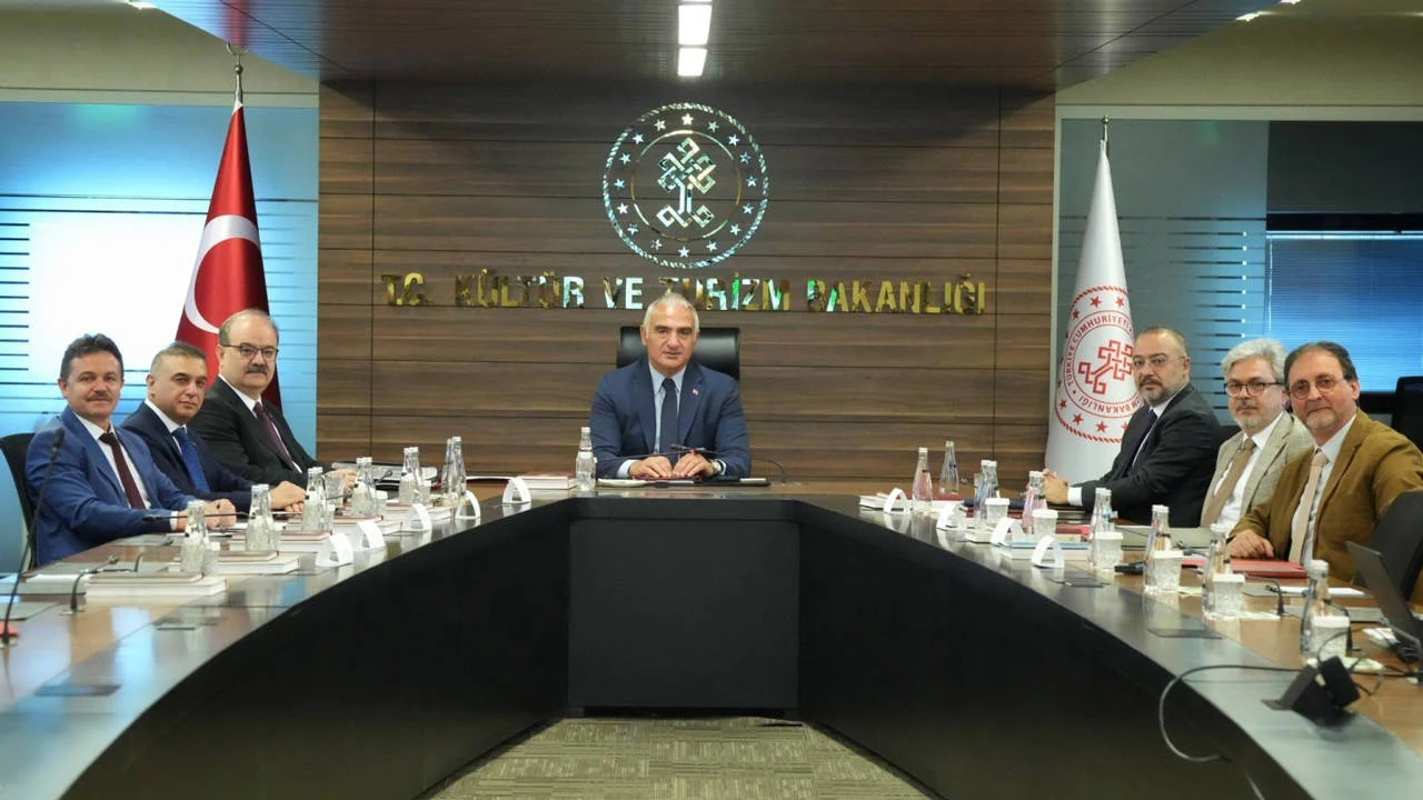 Kamu vakfı naylon faturalarla soyulmuş